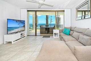 Alex Heads Beachfront Bliss - Alexandra Headland - 3