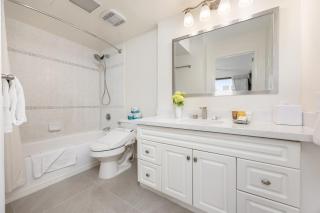 1BR Mountain View with Balcony, Pool & Free Parking - Honolulu - 6