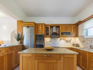 Villa in Kypseli with Private Pool & Gardens - 1