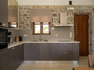 Pristine villa in Rethymno with pool - Atsipádhes - 2