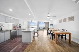 Pumicestone Passage Waterfront Escape - Caloundra - 1