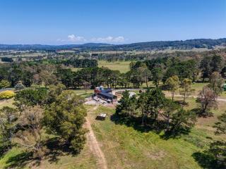 Rustic Luxury at The Old Dairy Country Escape - Glenquarry - 7