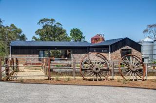 Rustic Luxury at The Old Dairy Stunning Escape - Glenquarry - 8
