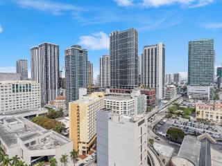 NEW! X Lounge V - High-Rise with Rooftop Pool in Downtown Miami - Miami - 1
