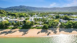 Coral Sands Beachfront Resort - 1
