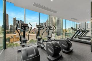 CBD Iconic Skyline! 2BR-2BA Gym, Pool & Sauna - 9