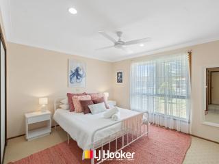 Tully's Beach House - 4
