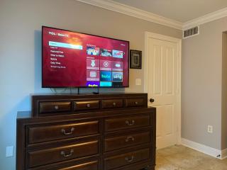 2 bedroom private apt & laundry - 4