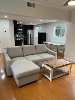 Stunning, Quiet Vista Retreat Minutes from Beach - Vista - 6