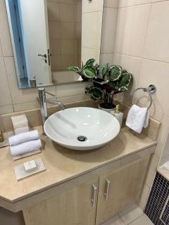 SHORELINE Beachfront Apartment with full Sea View and Pool Palm Jumeirah - 1