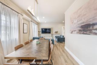 Stylish Family Getaway with Modern Comforts - Moonah - 9