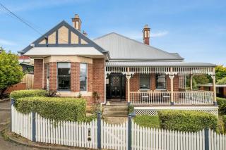 Luxury Character Home in Hobart - - 0