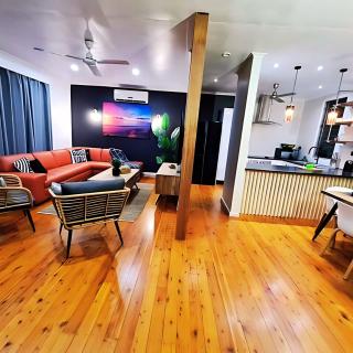 4 BDR Tropical Escape and Lap Pool - Casuarina - 8