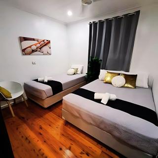4 BDR Tropical Escape and Lap Pool - Casuarina - 5