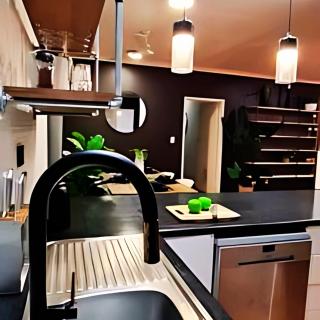 4 BDR Tropical Escape and Lap Pool - Casuarina - 2