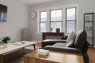 Comfy & Central 1BR Steps from Loyola & Dining - Chicago - 4