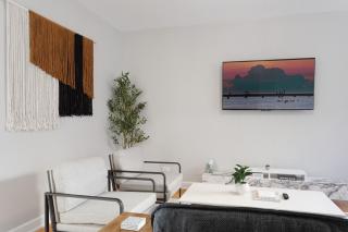 Comfy & Central 1BR Steps from Loyola & Dining - Chicago - 6