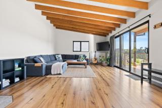The Derby Lodge 'The Ultimate Blue Derby Base with Elevated Views' - Derby - 1