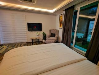 Gold Crest Mall & Residency One Bedroom Presidential Suite - Lahore - 3