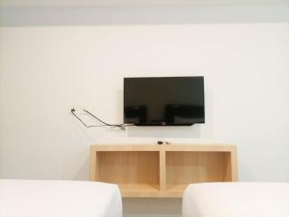 Comfy and Nice Studio at 27th Floor De Prima Apartment By Travelio - 2