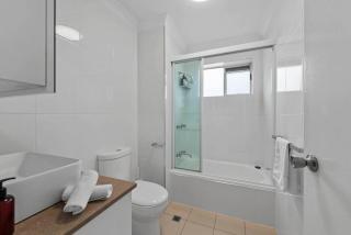 Lovely 3BRM Apt near Gabba with Free Parking & WiFi - Brisbane - 3