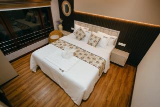 Elegant Boathouse - Alleppey - 9