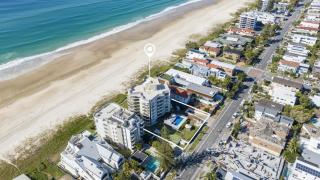 Foreshore Beachfront Apartments - Gold Coast - 8
