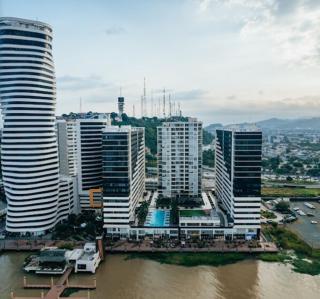 2 dormitorios vista lateral al rio, parqueo - Guayaquil - 0