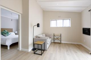 1 Bed Steps away from Beach With BBQ, WiFi & Parking - Hout Baai - 2