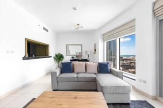Prime Downtown Burj Khalifa I Sleeps 8 - Dubai - 8