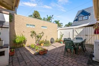 Spacious, Light filled, One Bedroom House by the Beach - 7