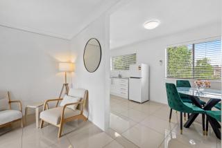 Spacious 2BRM Apt Close to Gabba with Parking & Wifi - 7