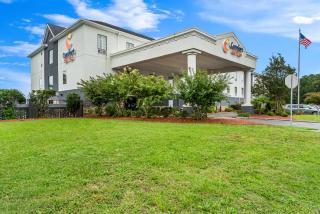 Comfort Suites near Camp Lejeune - Jacksonville - 0