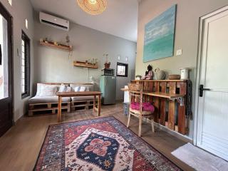 Surfside Pallet Retreat Stylish 2BR Hideaway - 0