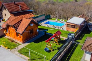 Timber Cottage With Pool - Happy Rentals - Zasadbreg - 0