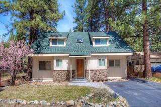 Corner Pocket Chalet home - 6