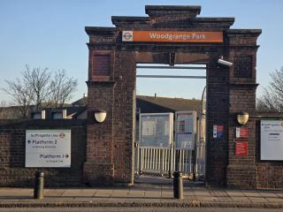 Spacious 3-Bedroom Apartment Near Stratford, 1 Minute From Train Station - London - 5