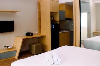 Restful and Modern Studio at Vasanta Innopark Apartment By Travelio - Bekasi - 6