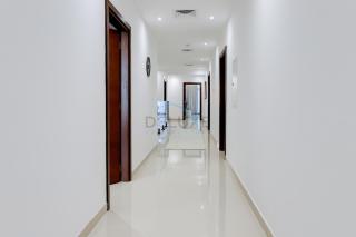 Overlooking Pool, Mountain and Sea 6BR Villa with Two Assistant Room, Heated Pool, BBQ Facility Al Dana Island, Fujairah by Deluxe Holiday Homes - Fujaira - 5