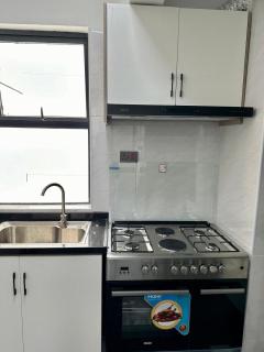 metro living retreat three bedroom apartment with swimming pool, fully equipped gym, ample parking space, and proximity to major shopping malls - Nairobi - 1