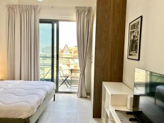 Homes2Retreat - Elegant Studio in JVC, Dubai - 9