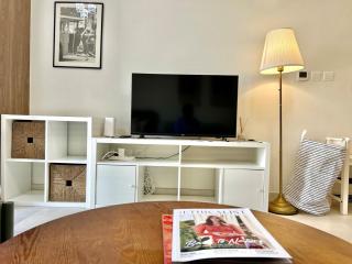 Homes2Retreat - Elegant Studio in JVC, Dubai - 2