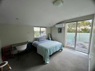 Bright Room with a Deck in Milford - Auckland - 3