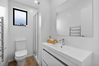 Charming 2-Bedroom Townhouse - 7