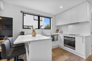 Charming 2-Bedroom Townhouse - 3