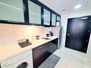 Studio with City Skyline and Marina View and Large Balcony- Fabulous Pool - 6