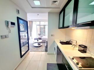 Studio with City Skyline and Marina View and Large Balcony- Fabulous Pool - 4