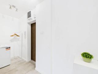 Comfortable Studio Close to Metro Station by Noclegi Renters - 5