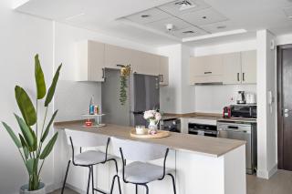 Renovated Luxe Bay Central Dubai Marina Apartment - 7