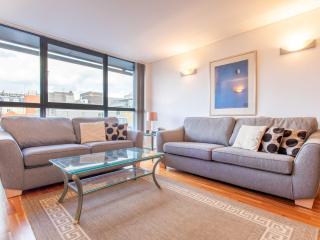 Pass the Keys Bright Spacious Modern 5th flr City Oasis-Sleeps 6 - London - 2